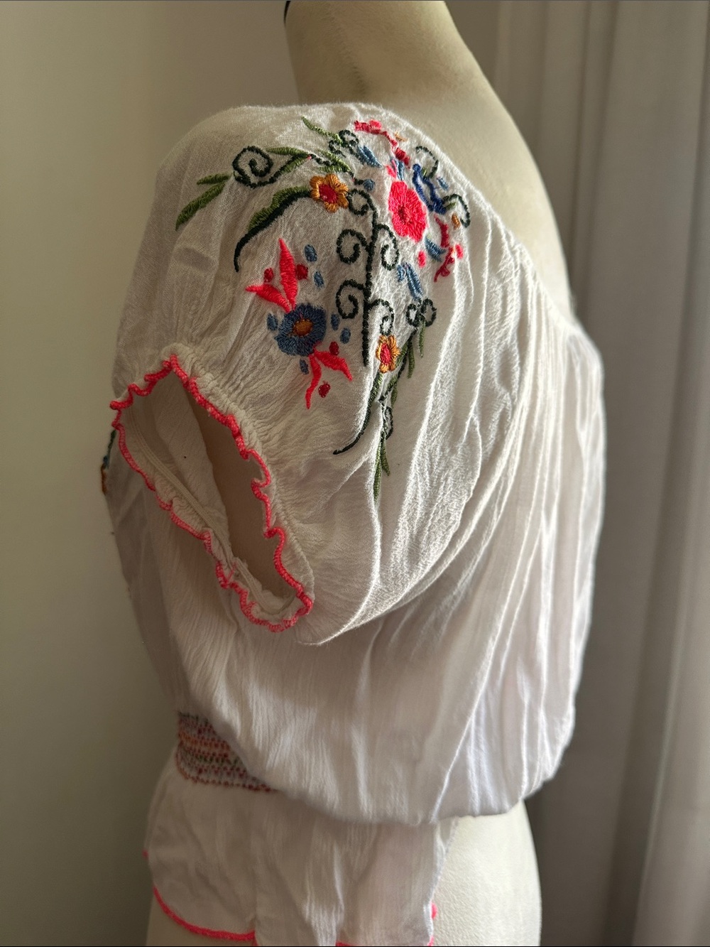 Shrinking Violet White Peasant Top with Multicolor Floral Embroidery - Picture 3 of 12